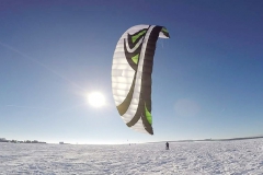 20170126_KiteFlyHigh_Kite-Fly-High_Kiten_Neubiberg_Drachen_Lenkdrachen_Snowkite-X_Snowtime-10_München_Flysurfer_Festival_800x600-18